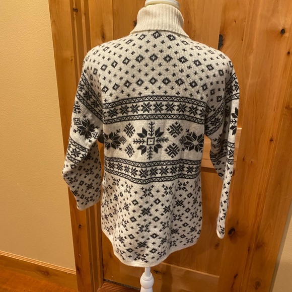 MORE & MORE K.H. By MOHR winter 80% WOOL snowflakes sweater. Size Junior - Picture 3 of 10